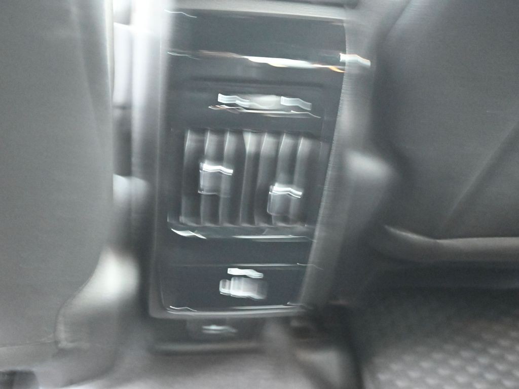 Jeep Compass Vehicle Full-screen Gallery Image 20