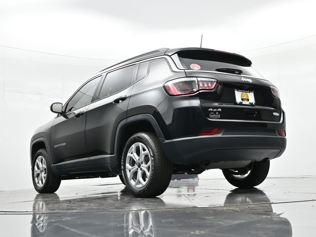 Jeep Compass Vehicle Full-screen Gallery Image 25