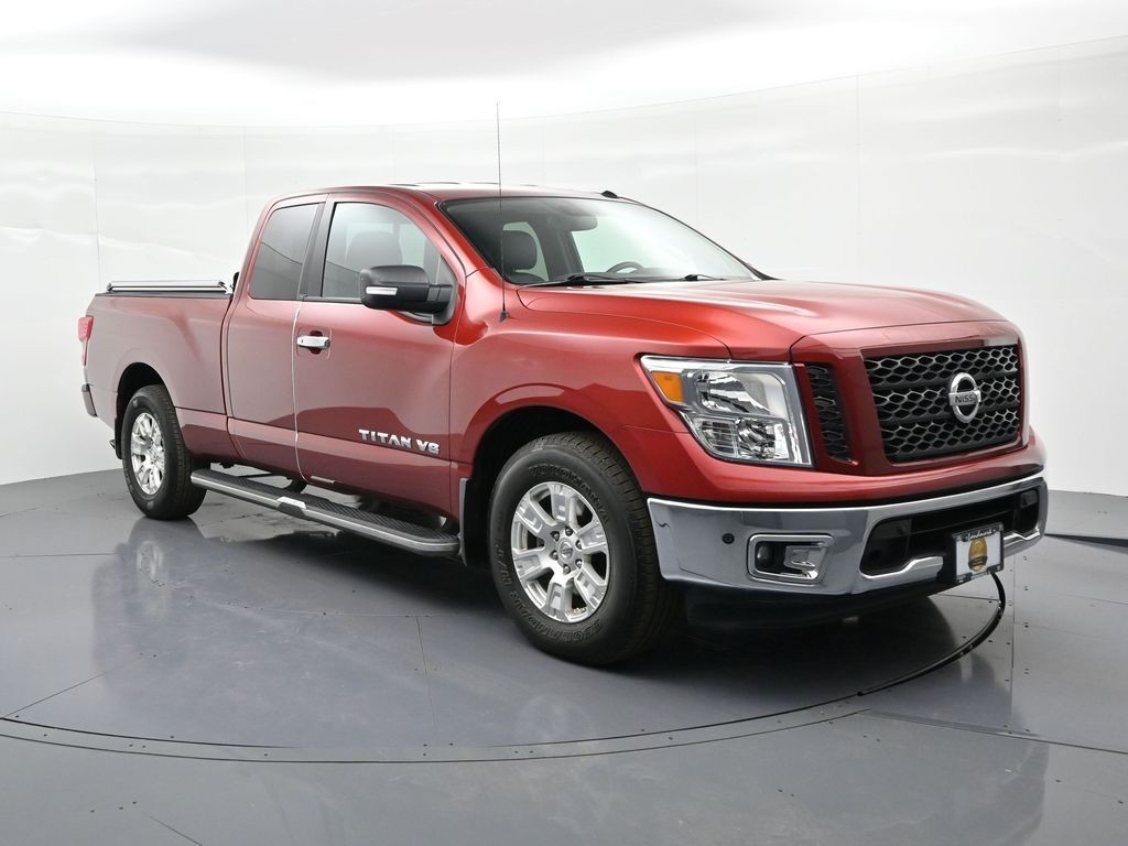 Nissan Titan Vehicle Full-screen Gallery Image 4