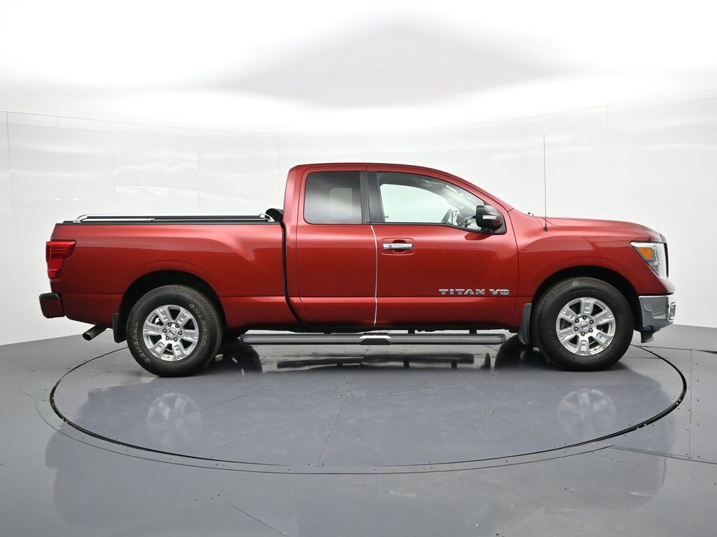 Nissan Titan Vehicle Full-screen Gallery Image 5