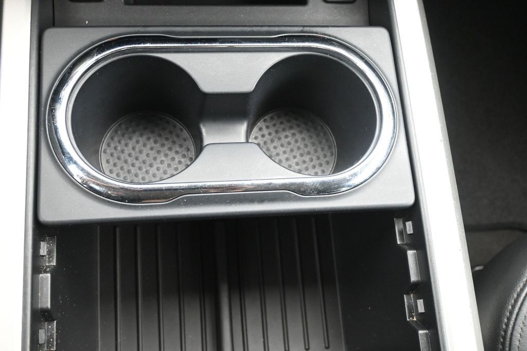 Nissan Titan Vehicle Full-screen Gallery Image 16