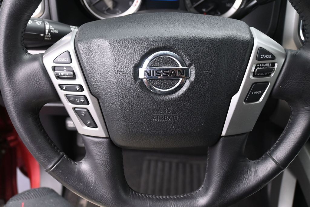 Nissan Titan Vehicle Full-screen Gallery Image 20