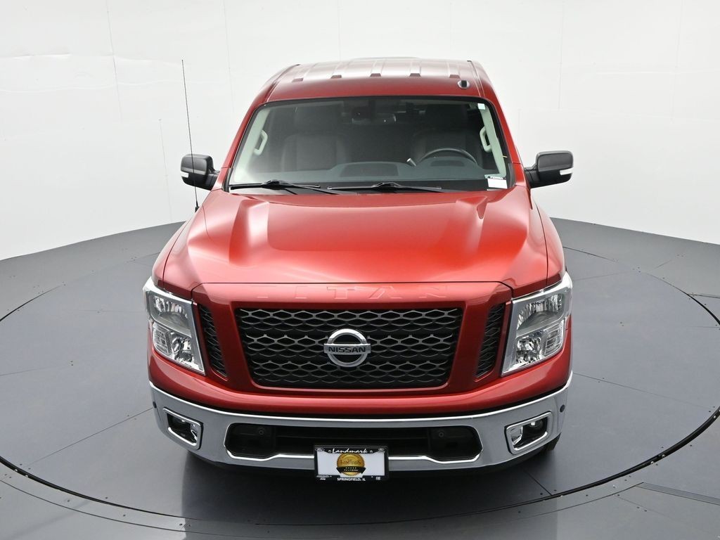 Nissan Titan Vehicle Full-screen Gallery Image 26
