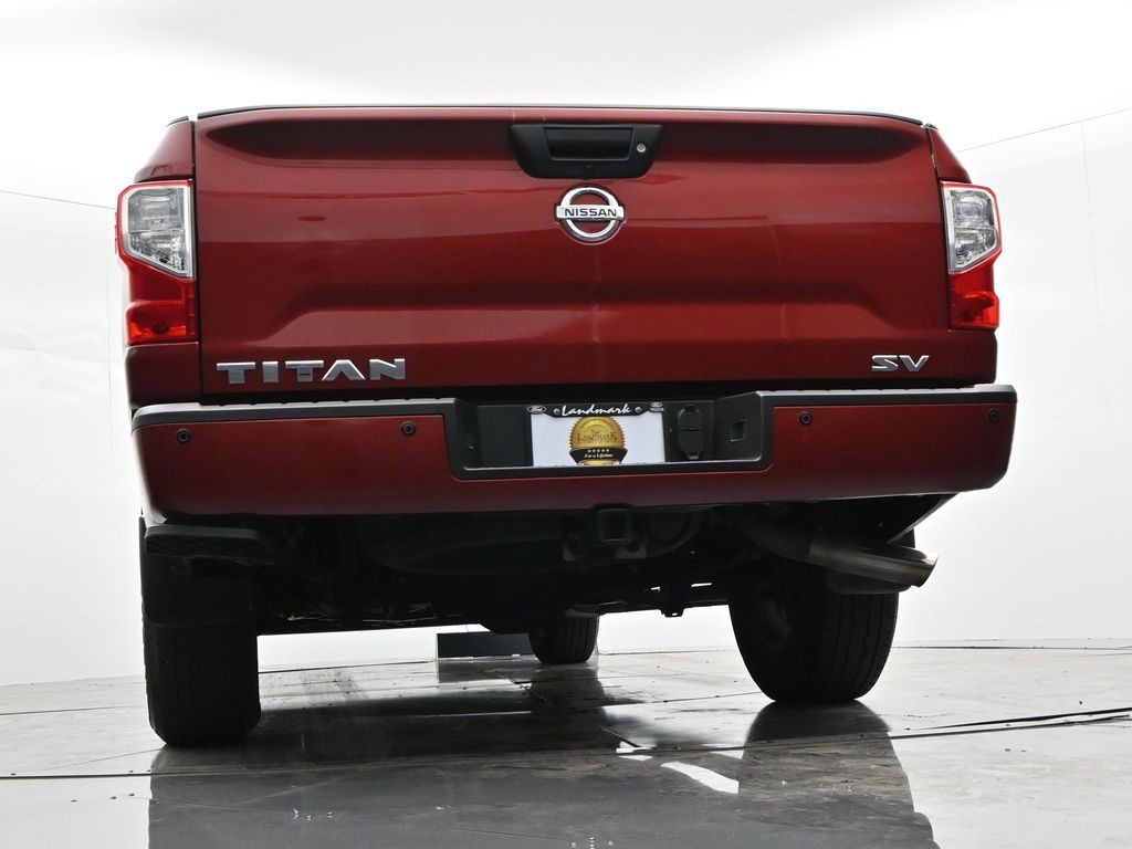 Nissan Titan Vehicle Full-screen Gallery Image 30