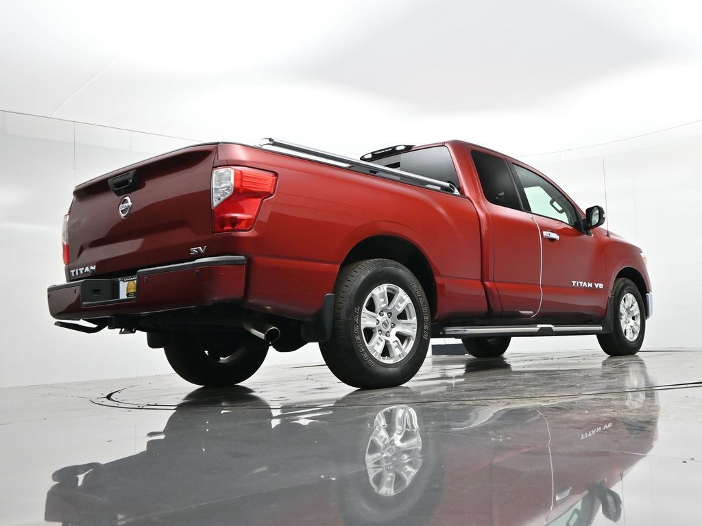 Nissan Titan Vehicle Full-screen Gallery Image 31