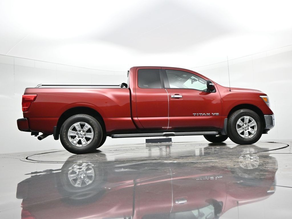Nissan Titan Vehicle Full-screen Gallery Image 32