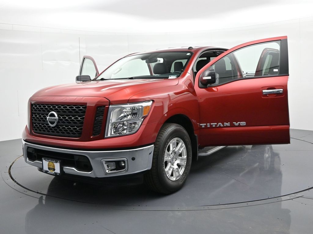 Nissan Titan Vehicle Full-screen Gallery Image 35