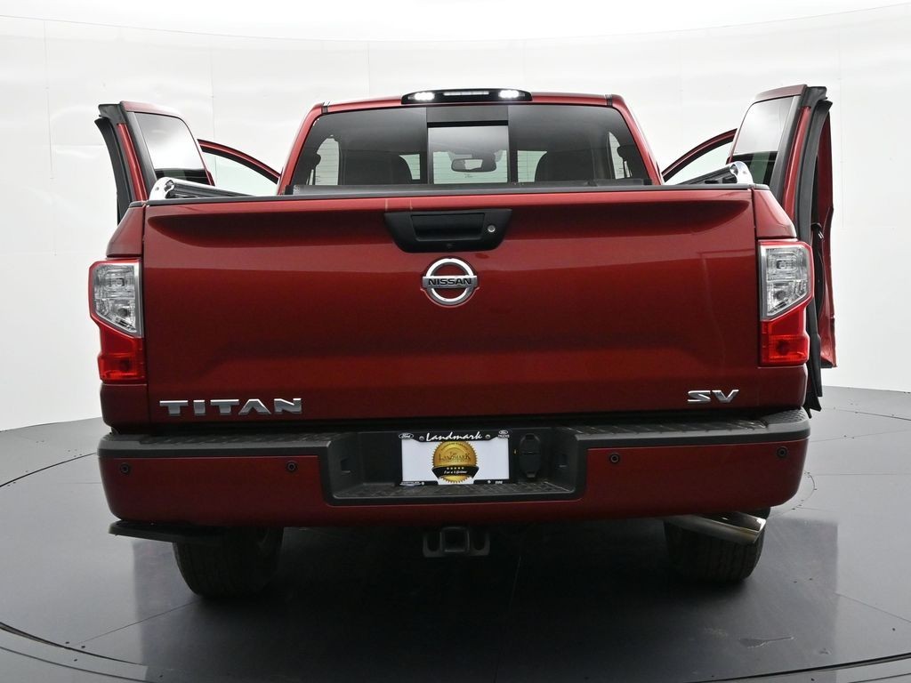 Nissan Titan Vehicle Full-screen Gallery Image 36