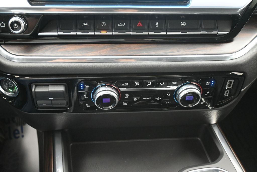 GMC Sierra 1500 Vehicle Full-screen Gallery Image 14