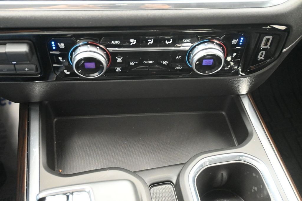GMC Sierra 1500 Vehicle Full-screen Gallery Image 15