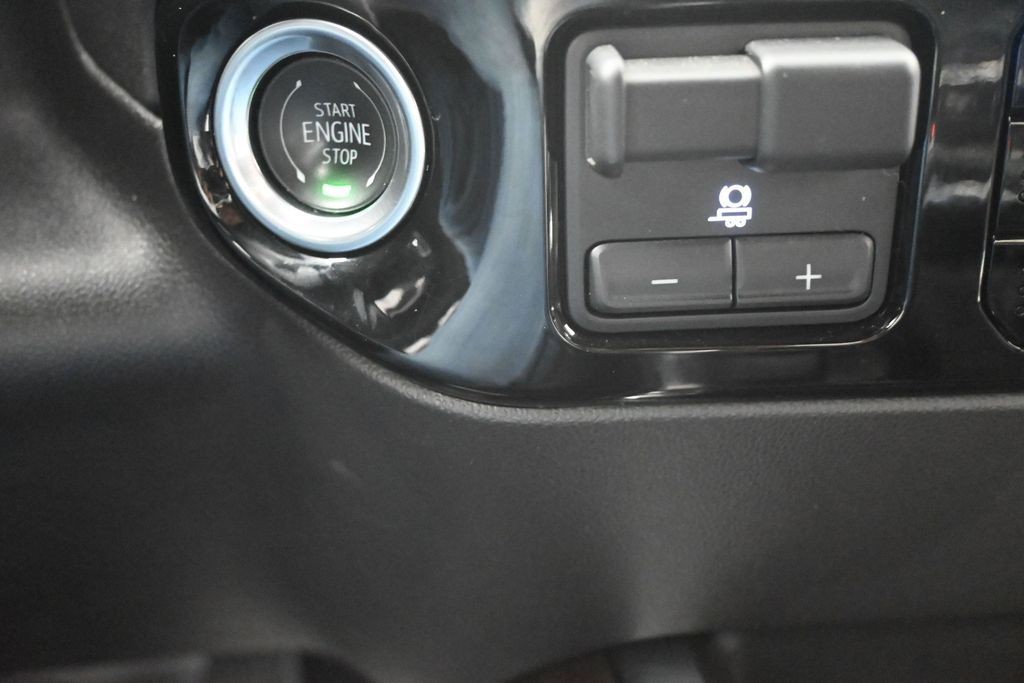 GMC Sierra 1500 Vehicle Full-screen Gallery Image 17