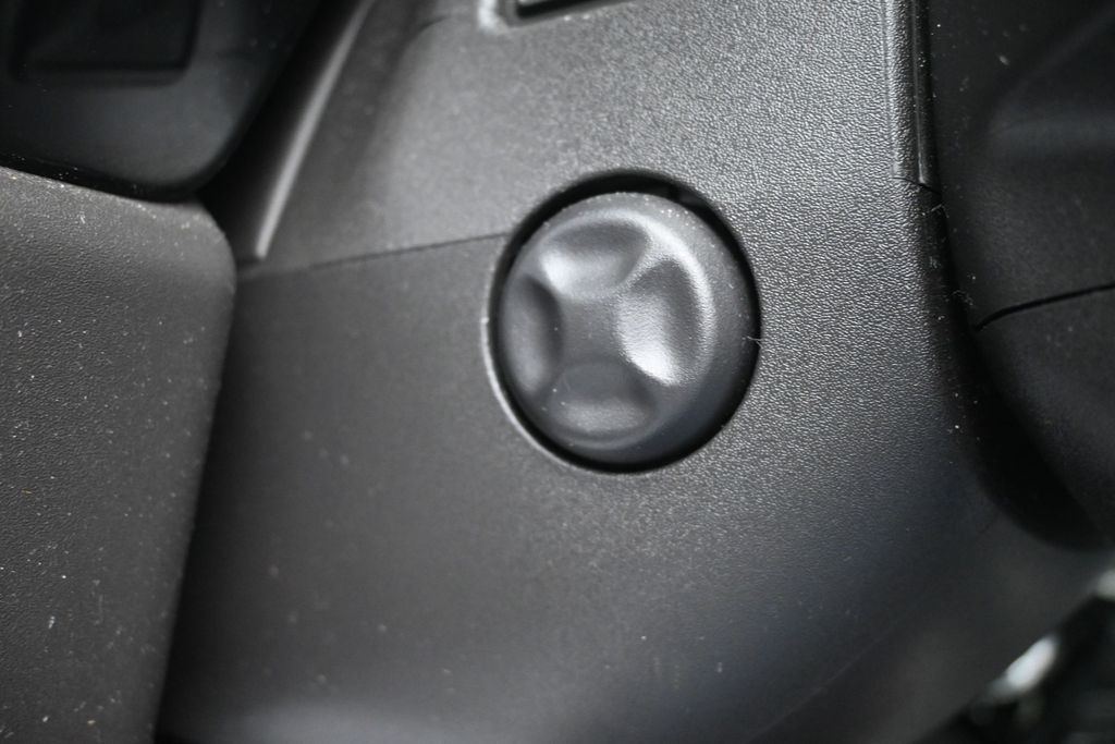 GMC Sierra 1500 Vehicle Full-screen Gallery Image 22