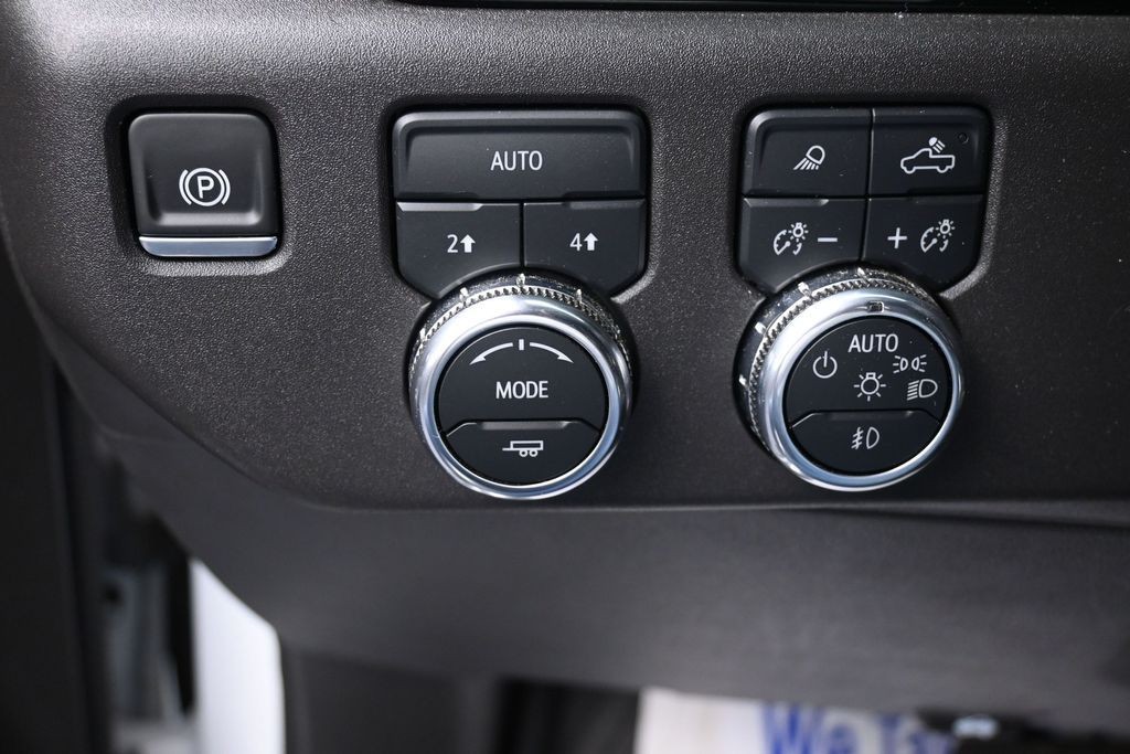 GMC Sierra 1500 Vehicle Full-screen Gallery Image 23