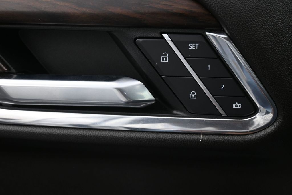 GMC Sierra 1500 Vehicle Full-screen Gallery Image 24