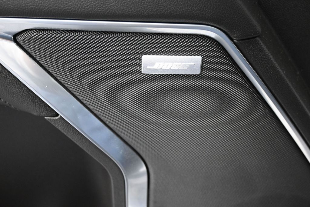 GMC Sierra 1500 Vehicle Full-screen Gallery Image 26