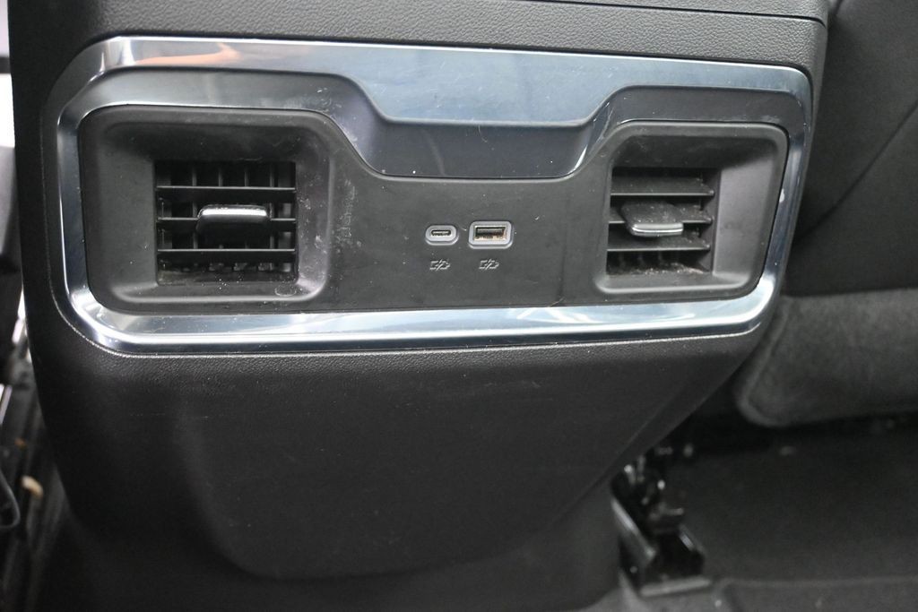 GMC Sierra 1500 Vehicle Full-screen Gallery Image 27