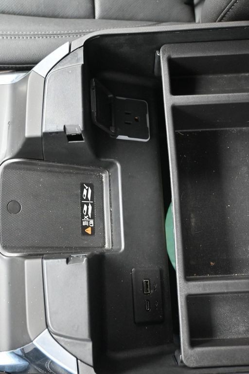 GMC Sierra 1500 Vehicle Full-screen Gallery Image 16