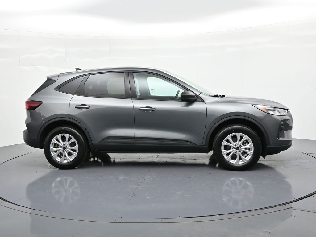 Ford Escape Vehicle Full-screen Gallery Image 05