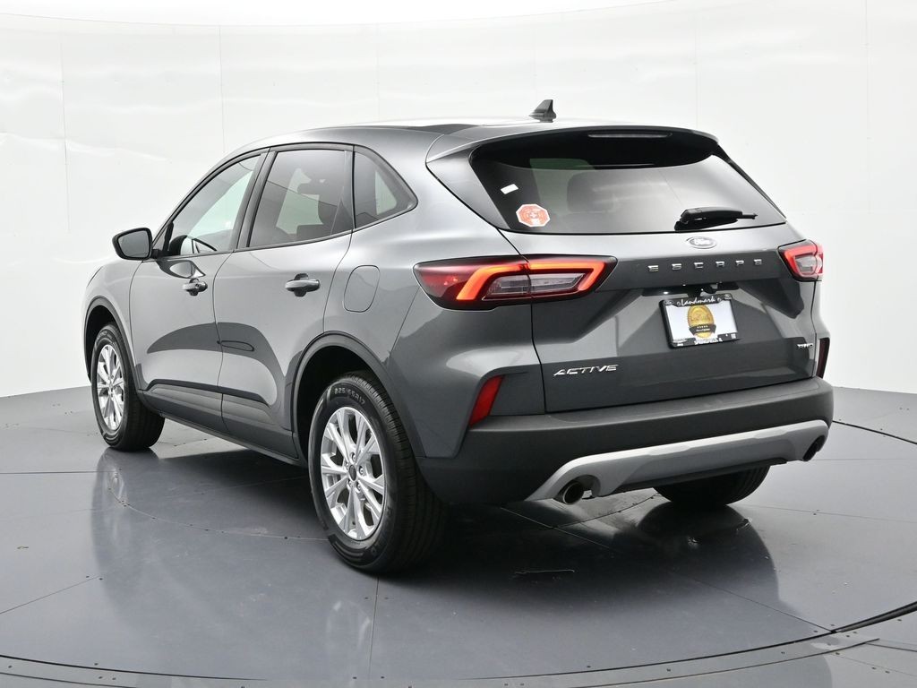 Ford Escape Vehicle Full-screen Gallery Image 08