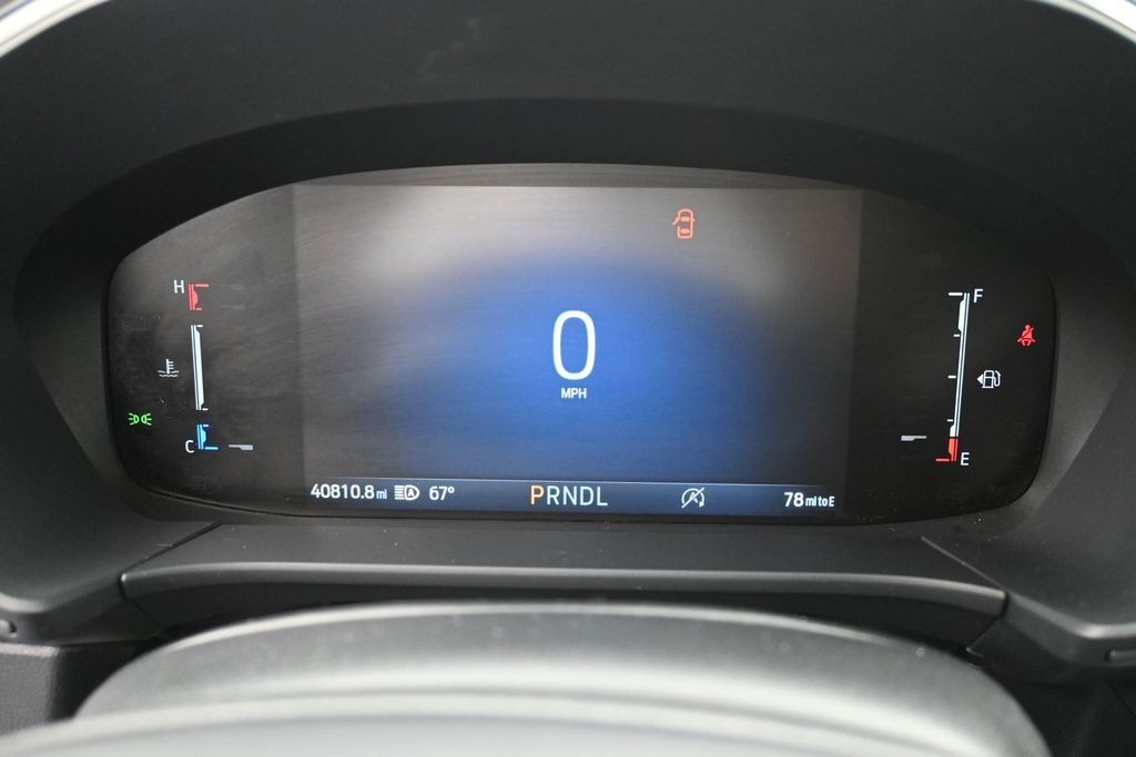 Ford Escape Vehicle Full-screen Gallery Image 10