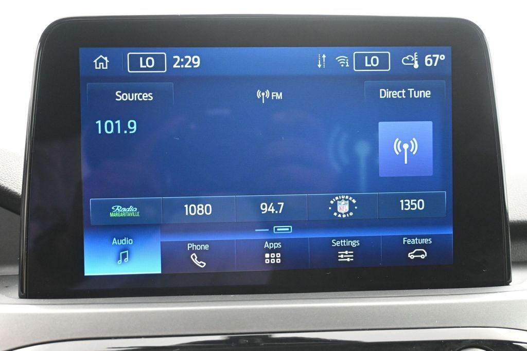 Ford Escape Vehicle Full-screen Gallery Image 11