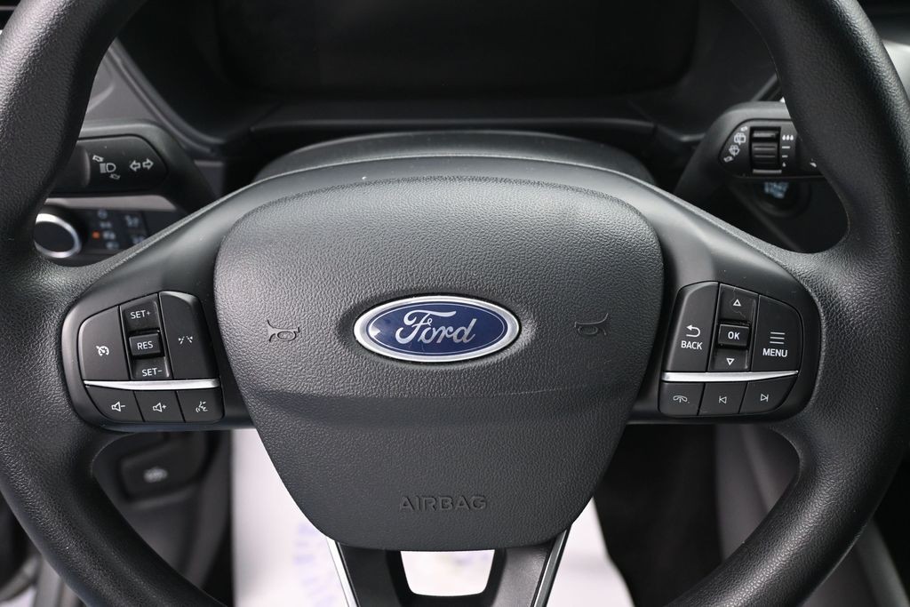 Ford Escape Vehicle Full-screen Gallery Image 16