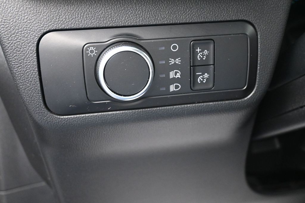Ford Escape Vehicle Full-screen Gallery Image 19