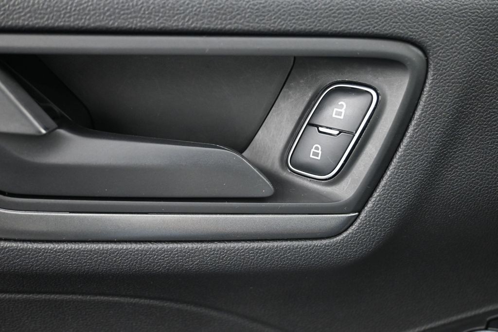 Ford Escape Vehicle Full-screen Gallery Image 20