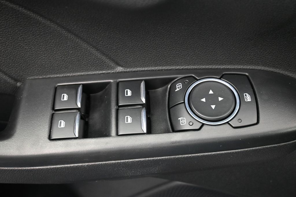 Ford Escape Vehicle Full-screen Gallery Image 21