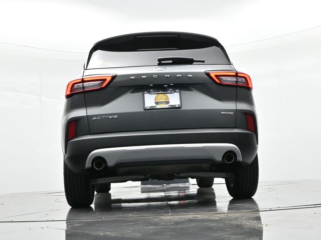 Ford Escape Vehicle Full-screen Gallery Image 28