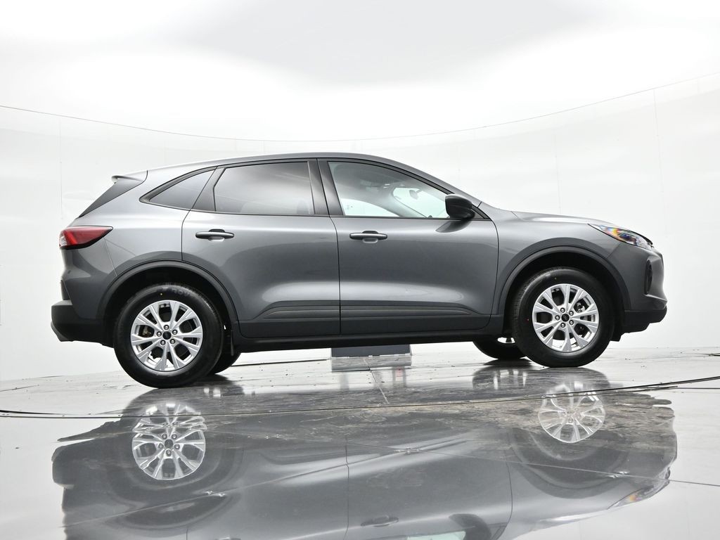 Ford Escape Vehicle Full-screen Gallery Image 30