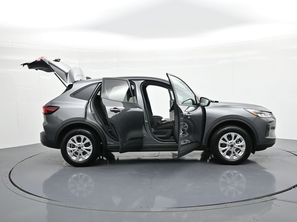 Ford Escape Vehicle Full-screen Gallery Image 31