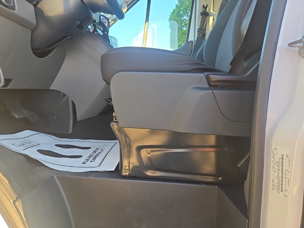 Ford Transit Passenger Wagon Vehicle Full-screen Gallery Image 2