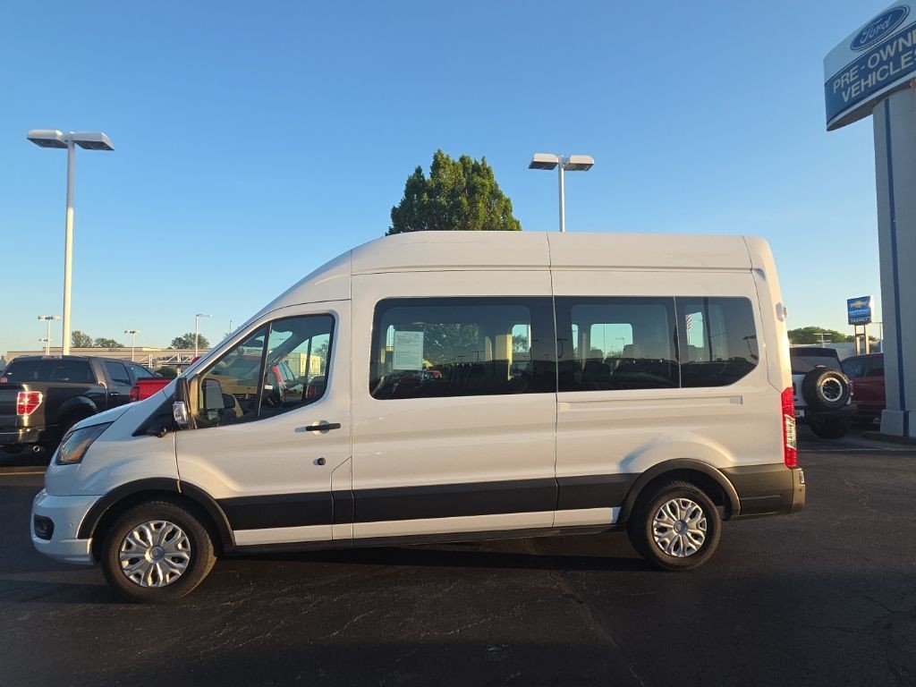 Ford Transit Passenger Wagon Vehicle Full-screen Gallery Image 3