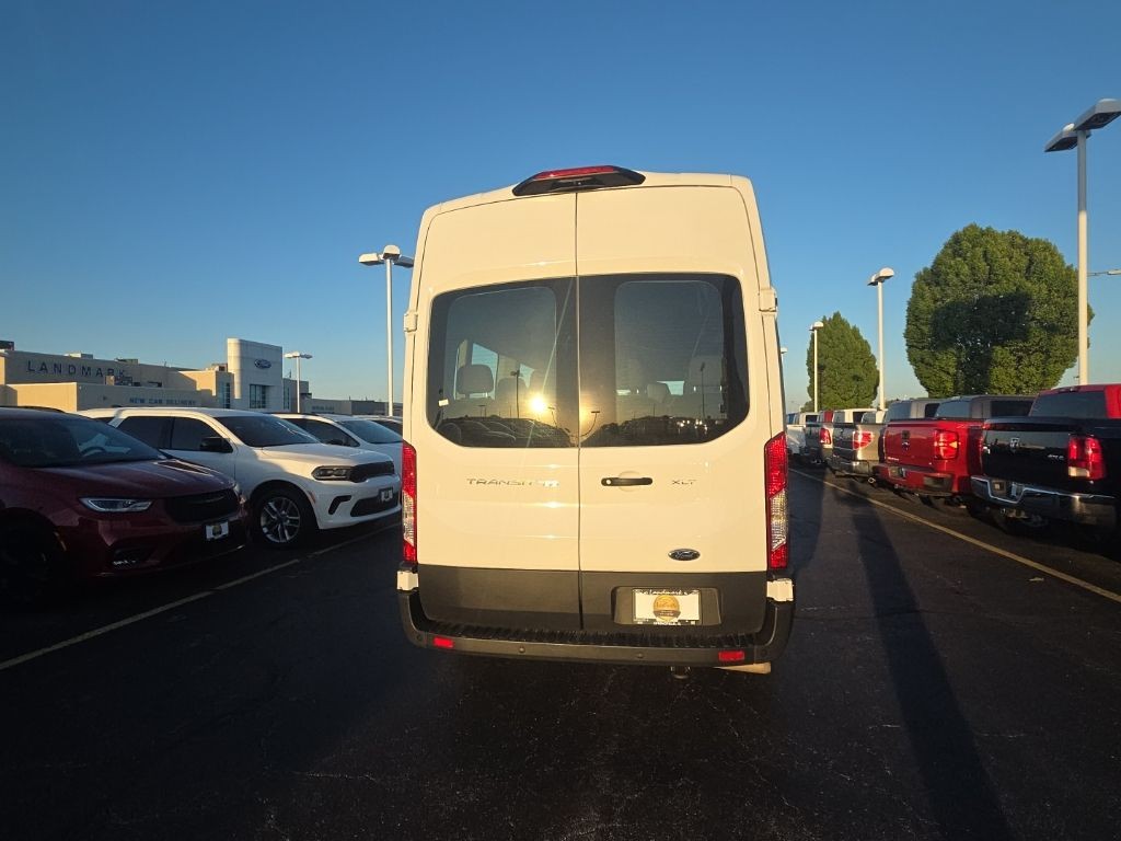 Ford Transit Passenger Wagon Vehicle Full-screen Gallery Image 5