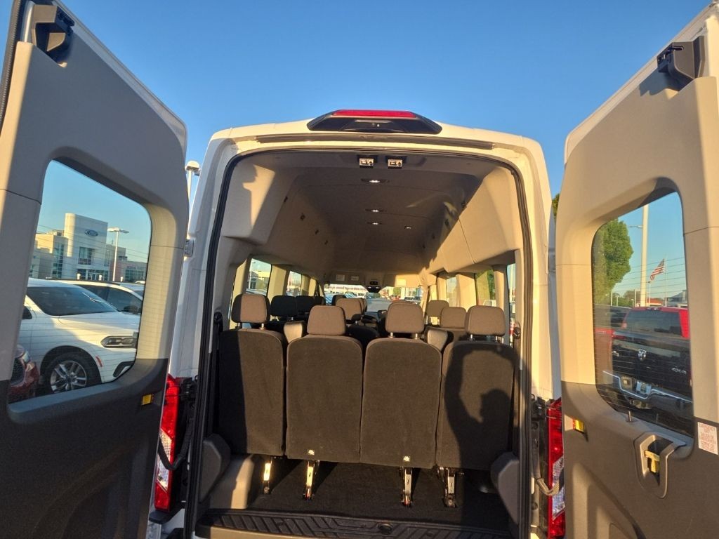 Ford Transit Passenger Wagon Vehicle Full-screen Gallery Image 6