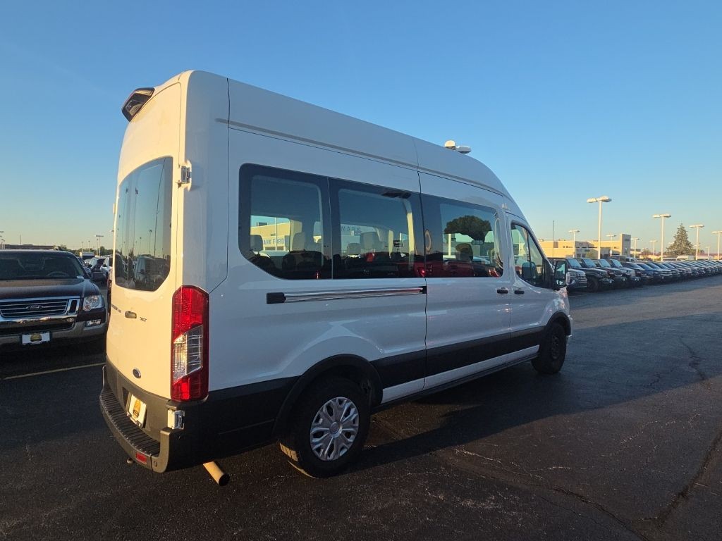 Ford Transit Passenger Wagon Vehicle Full-screen Gallery Image 7