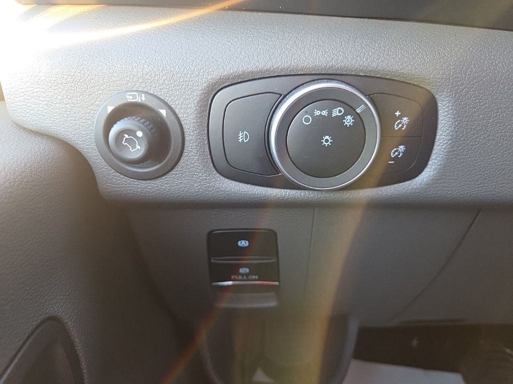 Ford Transit Passenger Wagon Vehicle Full-screen Gallery Image 10