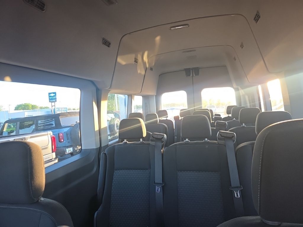 Ford Transit Passenger Wagon Vehicle Full-screen Gallery Image 16