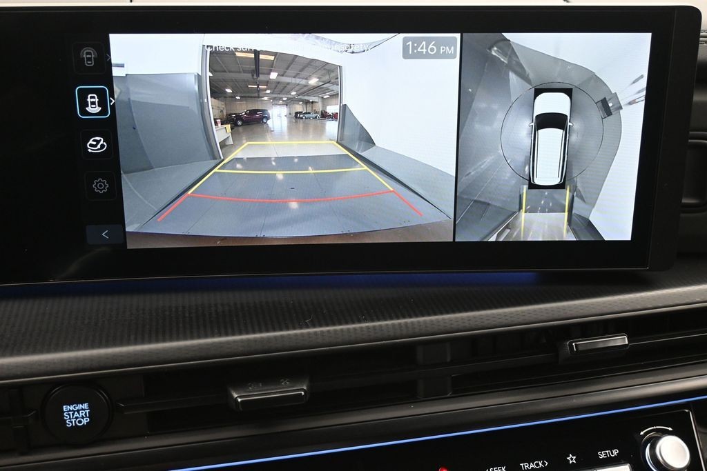 Hyundai Santa Fe Vehicle Full-screen Gallery Image 12