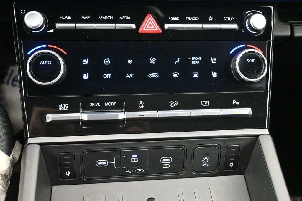 Hyundai Santa Fe Vehicle Full-screen Gallery Image 13