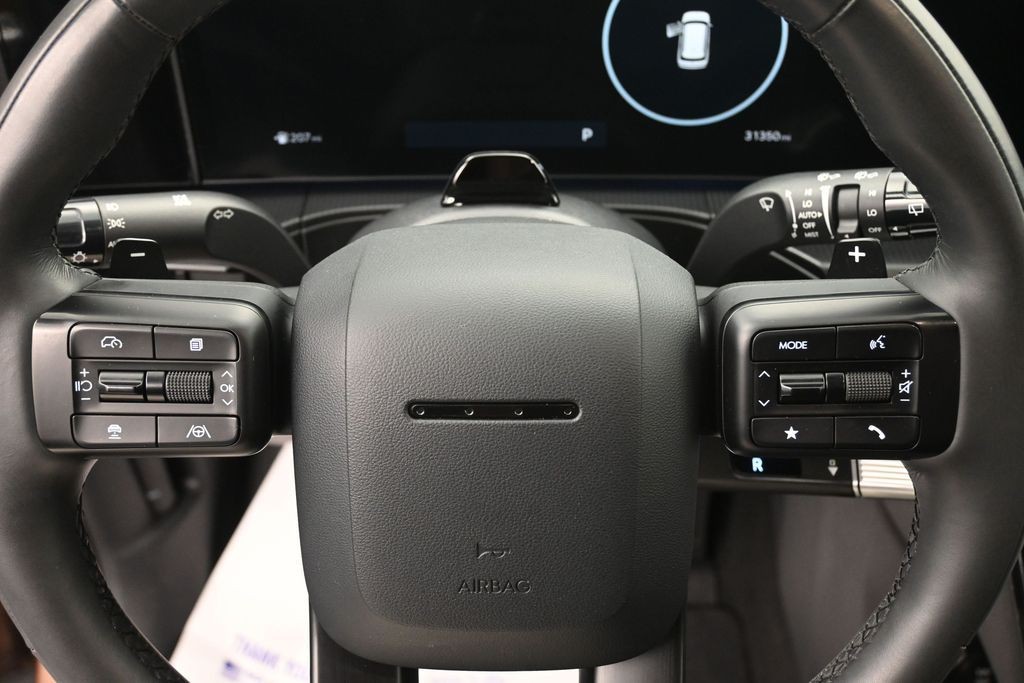 Hyundai Santa Fe Vehicle Full-screen Gallery Image 16