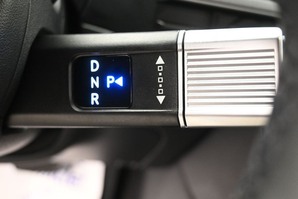 Hyundai Santa Fe Vehicle Full-screen Gallery Image 19