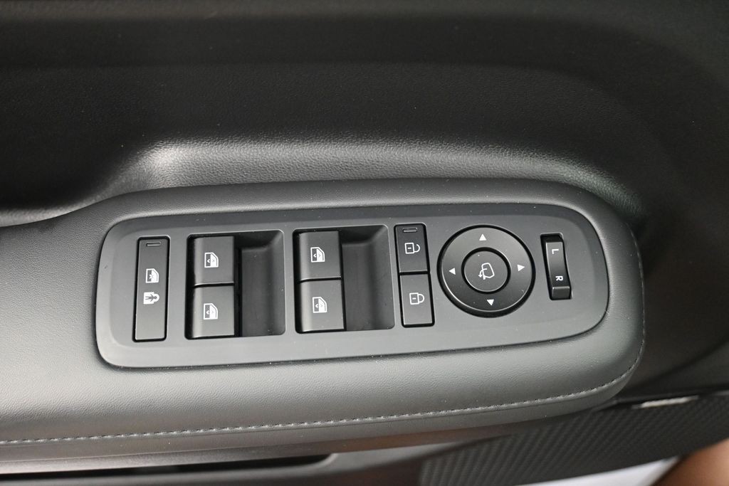 Hyundai Santa Fe Vehicle Full-screen Gallery Image 22
