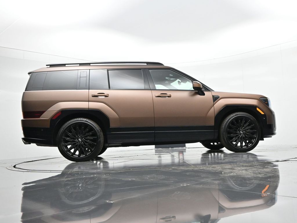 Hyundai Santa Fe Vehicle Full-screen Gallery Image 33