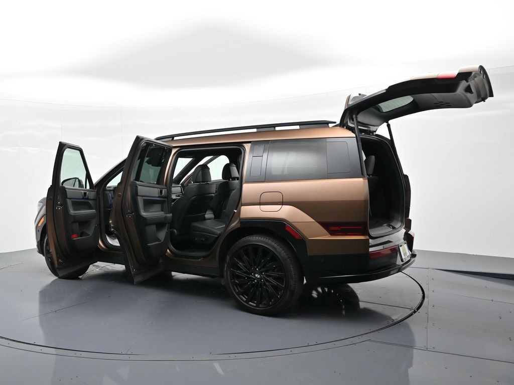 Hyundai Santa Fe Vehicle Full-screen Gallery Image 35