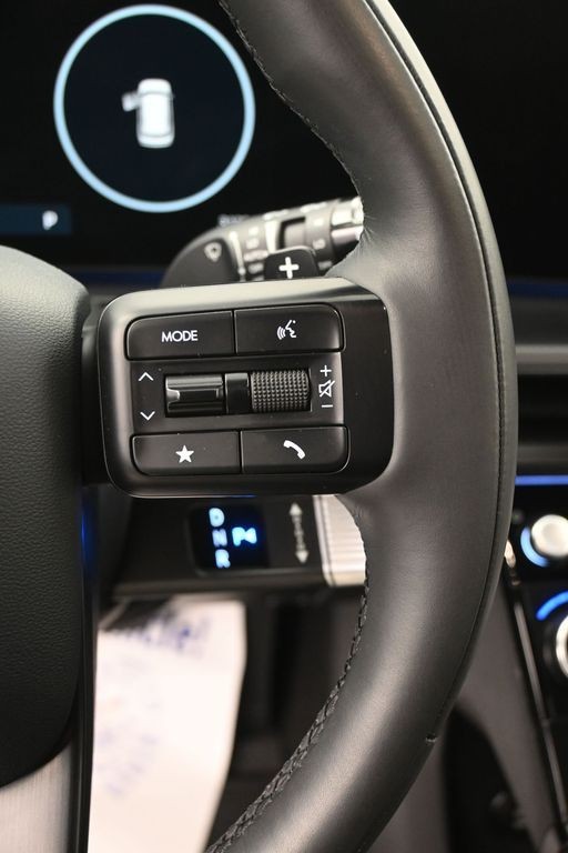 Hyundai Santa Fe Vehicle Full-screen Gallery Image 17