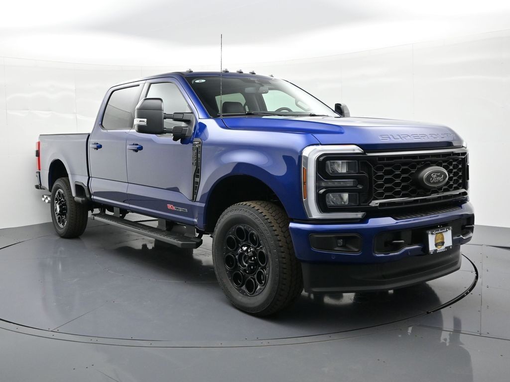 Ford F-350SD Vehicle Full-screen Gallery Image 4