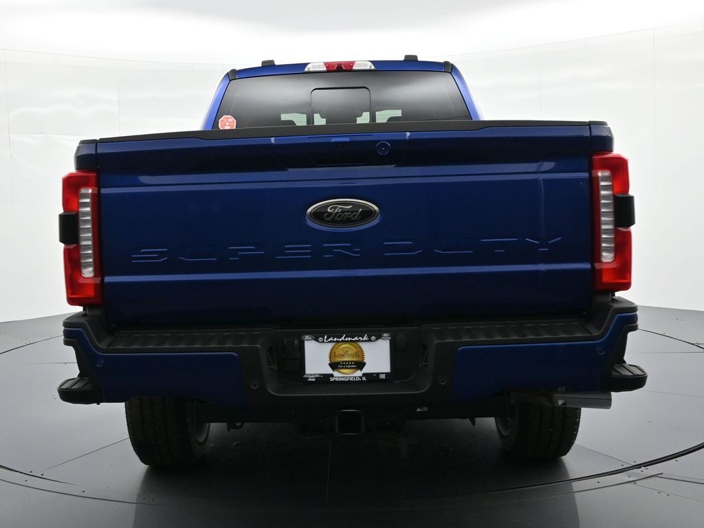 Ford F-350SD Vehicle Full-screen Gallery Image 7