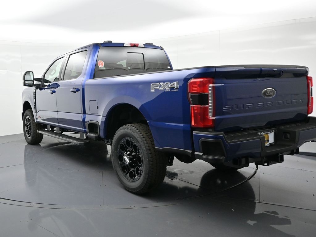 Ford F-350SD Vehicle Full-screen Gallery Image 8